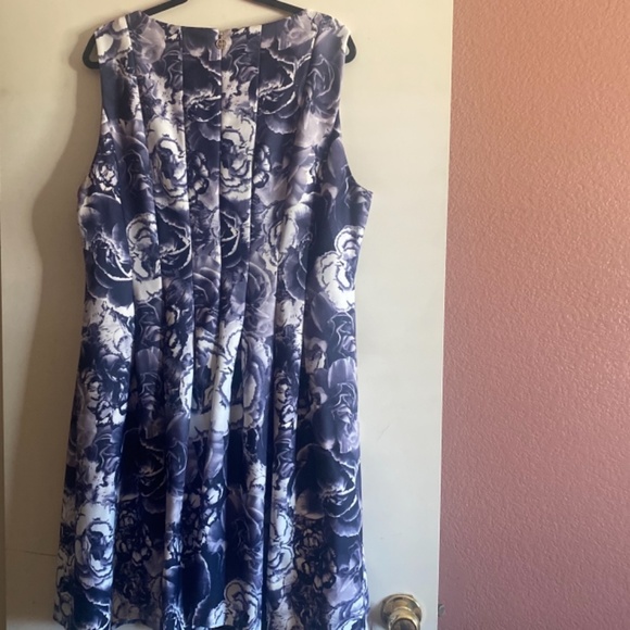 Tommy Hilfiger Dress - Picture 3 of 9